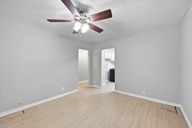 Building Photo - 1611 Ave C