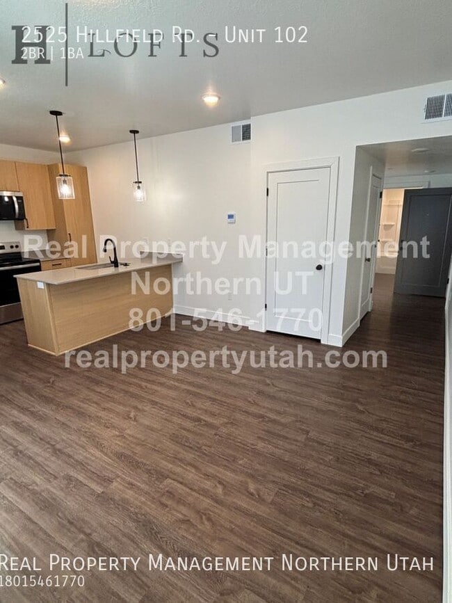 Foto del edificio - 2525 N Hill Field Rd