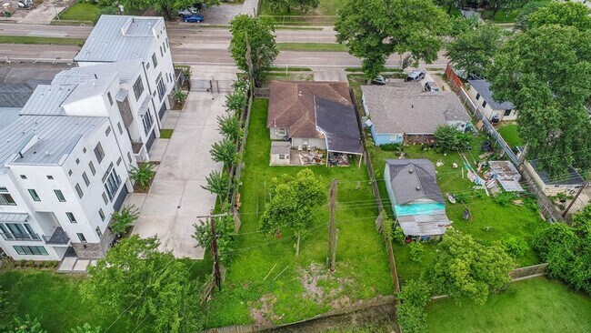 Building Photo - 1534 Antoine Dr