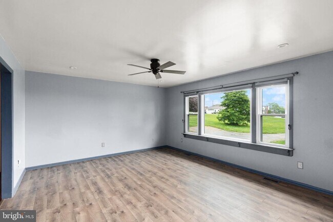 Foto del edificio - 7390 Woodbine Rd