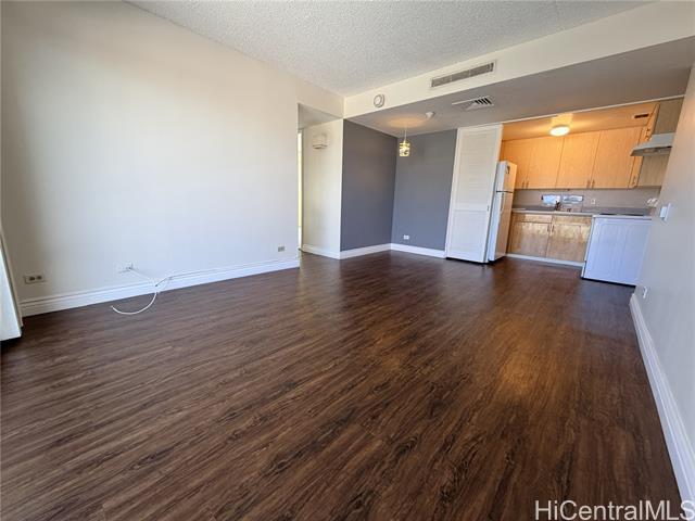 Building Photo - 225 Queen St