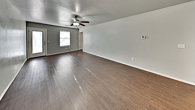 Building Photo - 3 Bed 2.5 Bath Duplex - Edmond Schools