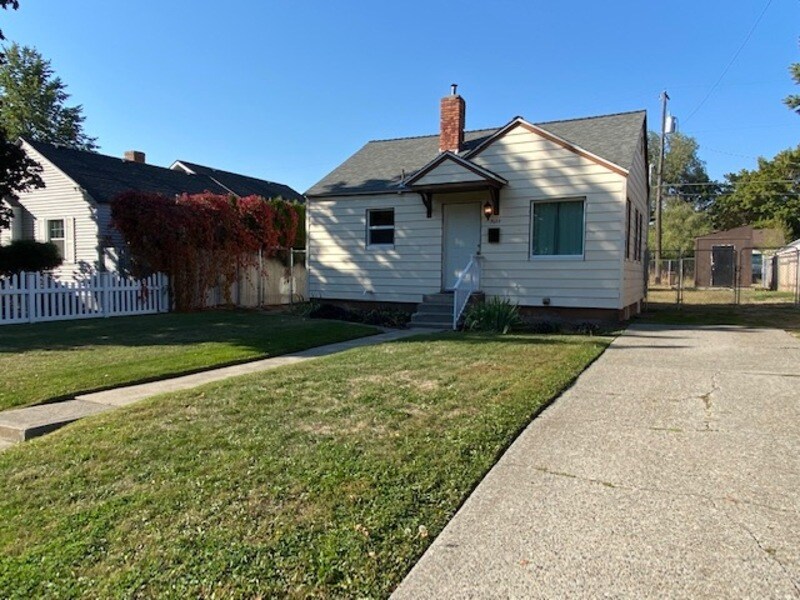 5129 N Whitehouse St, Spokane, WA 99205 House Rental in Spokane, WA