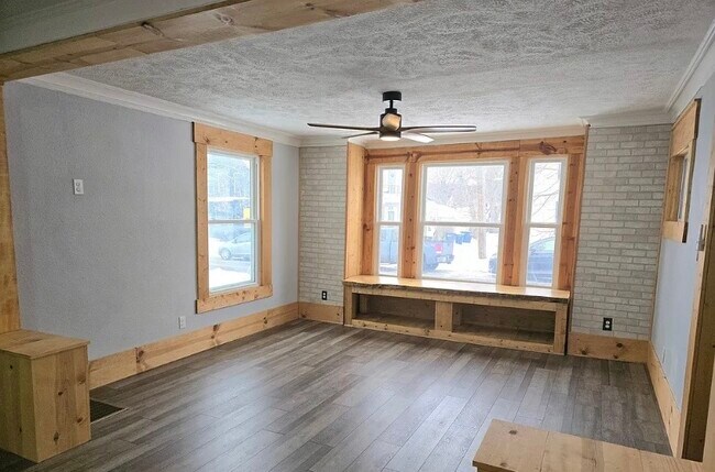 Foto del edificio - 618 Pettibone Ave NW