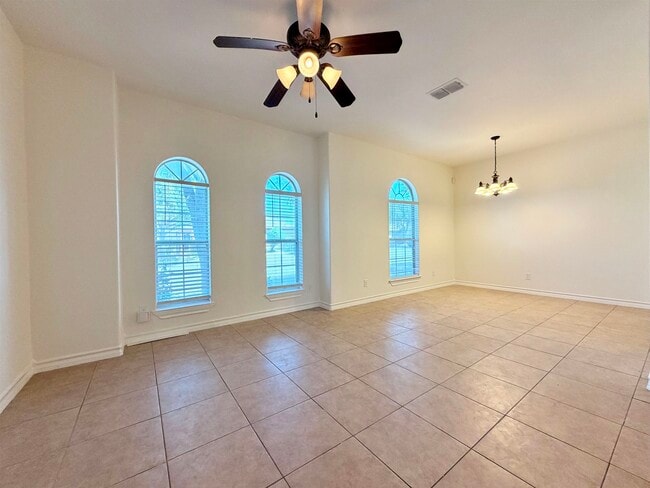 Foto del edificio - 10706 International Blvd