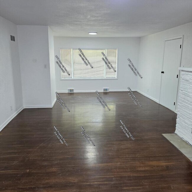 Foto del edificio - 9615 Holmes Rd