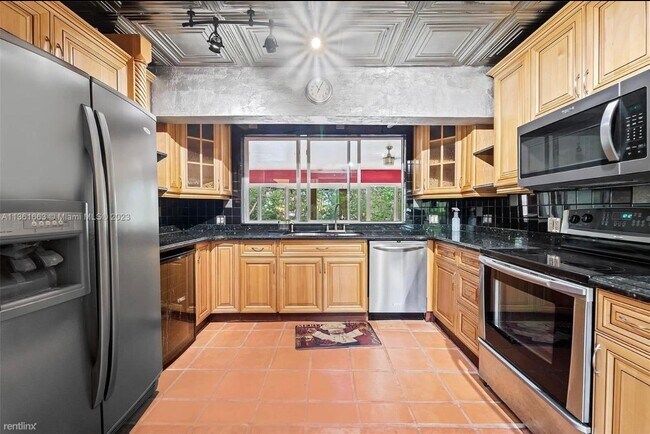 Foto del edificio - 17530 W Dixie Hwy