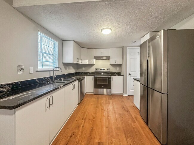 Foto del edificio - 1421 Isleworth Cir