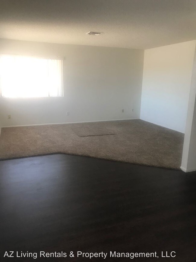 Foto del edificio - 2381 Shorewood Dr