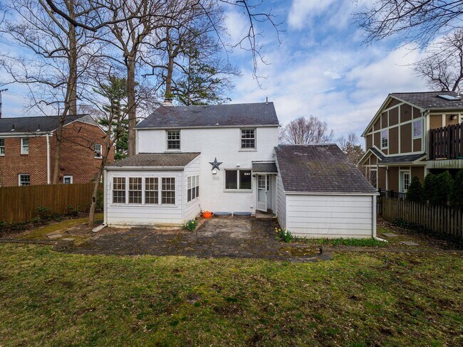 Foto del edificio - 5208 Glenwood Rd
