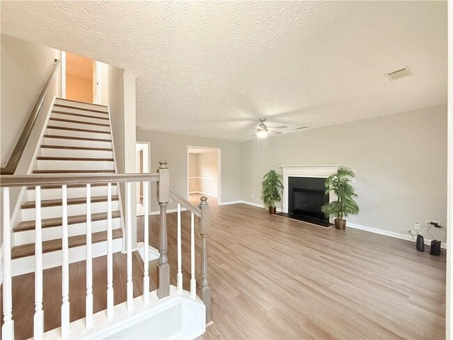 Foto del edificio - 945 Sweet Mill Ln