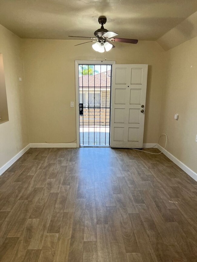 Building Photo - Hanover duplex