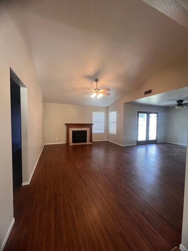 Building Photo - 1157 Santa Cruz Ave