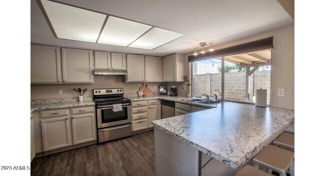 Foto del edificio - 5111 W Carol Ave