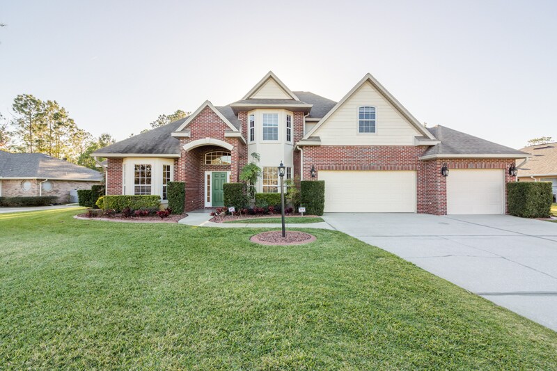 Primary Photo - Remodeled 5/3.5 Pool Home in Hunters Ridge!