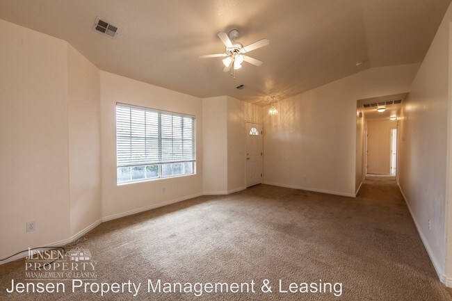 Building Photo - 772 S 220 E Cir