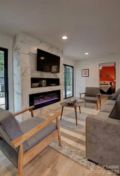 Foto del edificio - 3945 Rockfern Rd