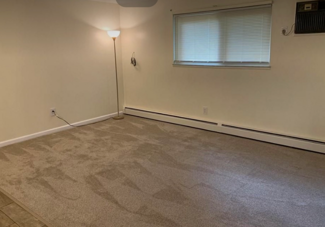 Foto del edificio - 16101 Maple Park Dr