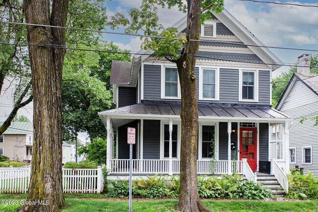 Building Photo - 303 Nelson Ave