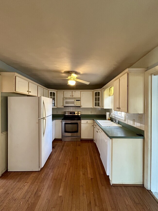 Foto del edificio - 845 Kennedy Ave