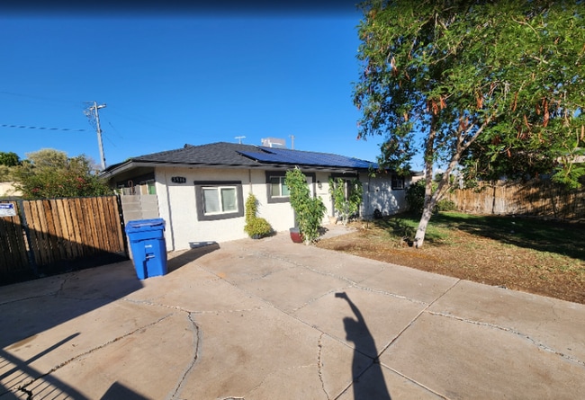Building Photo - 3518 W Lynwood St