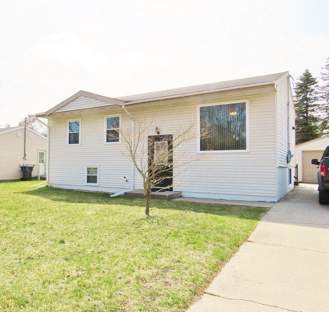 3317 Cones Ct, Midland, MI 48640 House Rental in Midland, MI