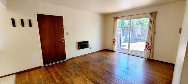 Building Photo - 2 Bed duplex in the heart of Davis
