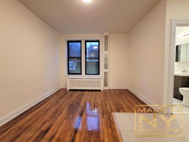 Foto del edificio - 1 bedroom in ASTORIA NY 11106