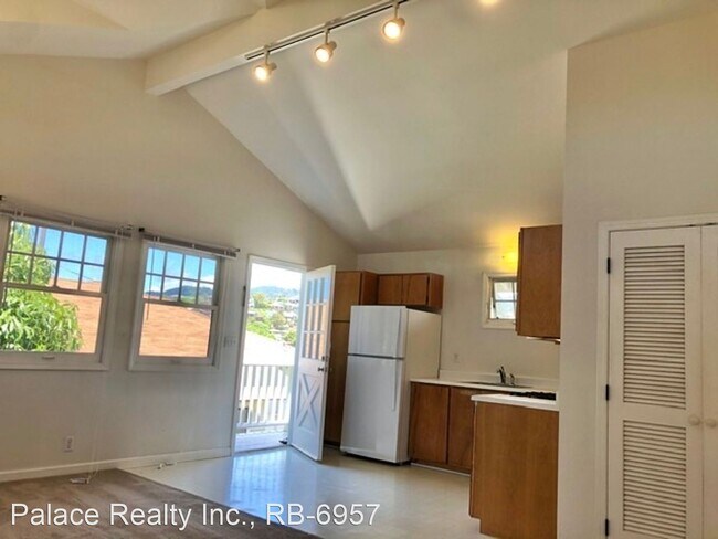 Building Photo - 2 br, 1 bath House - 3742 Mahina Avenue, #A