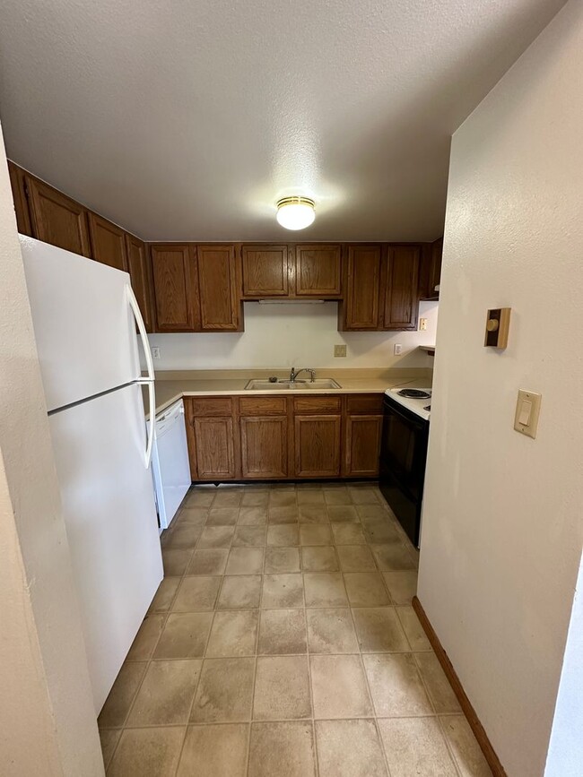 Building Photo - Two Bedroom One Bath Condo in Rifle Colorado