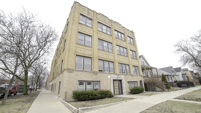 Foto del edificio - 2657 N Springfield Ave