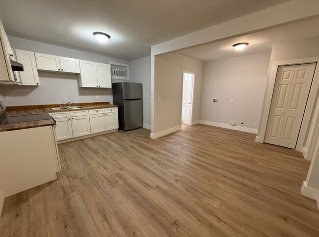 Foto del edificio - 404 Black Oak Dr