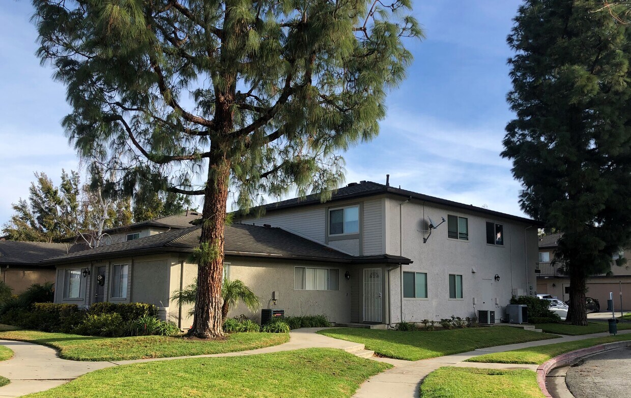Foto principal - 5945 Nelda St
