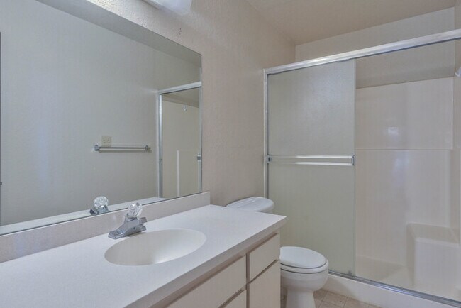 Foto del edificio - Condo with lovely views of ocean and forest
