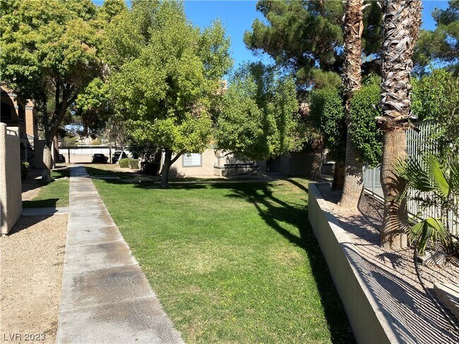 Building Photo - 201 Mission Laguna Ln