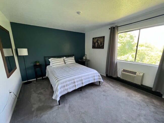 Building Photo - 107 Treetop Cir