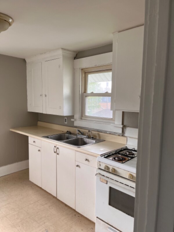 308 Mc Clure Ave Unit B, Sharon, PA 16146 Room for Rent in Sharon, PA