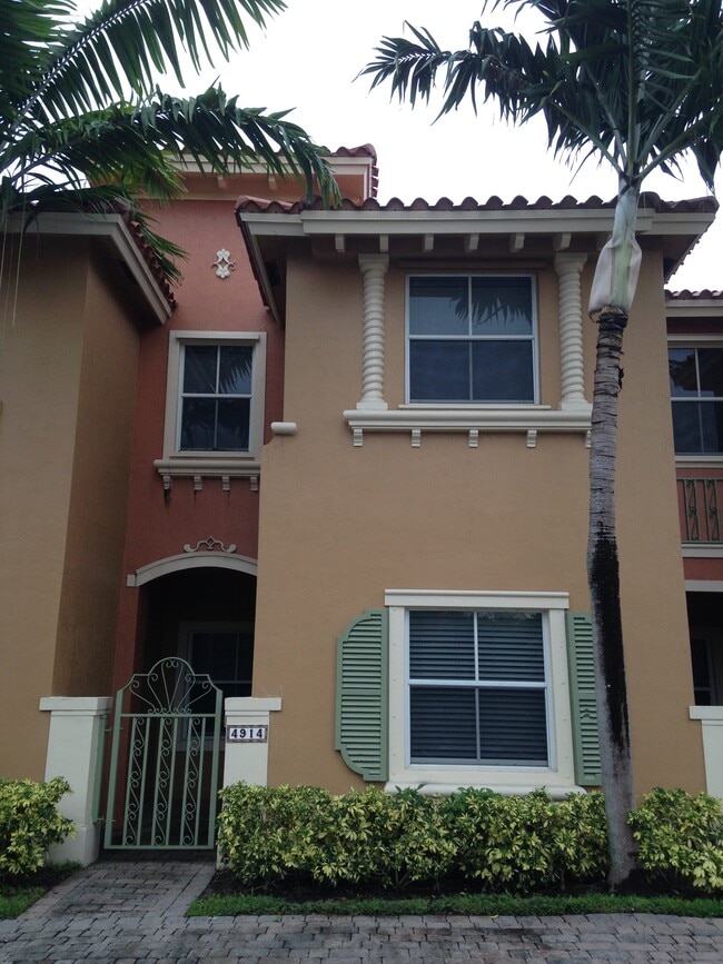 Building Photo - 4914 White Mangrove Way E