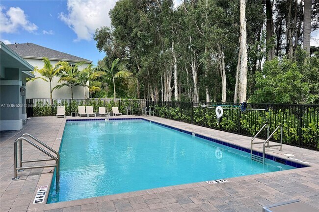 Foto del edificio - 20838 NW 13th Ave