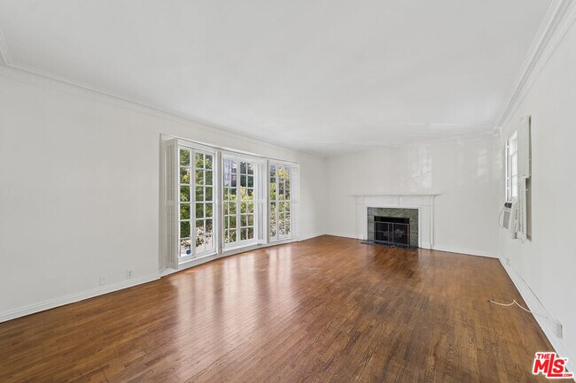 Foto del edificio - 1284 S Beverly Glen Blvd