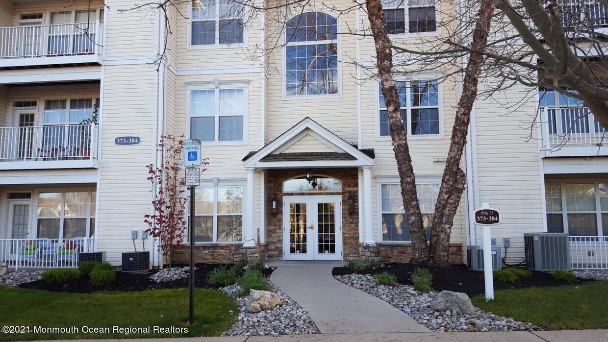 383 St Andrews Pl, Manalapan, NJ 07726 Condo for Rent in Manalapan