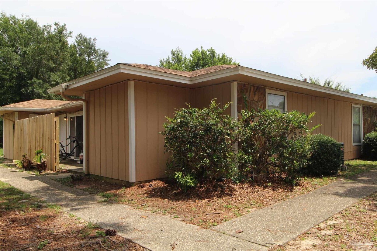 Primary Photo - 3398 Green Briar Cir