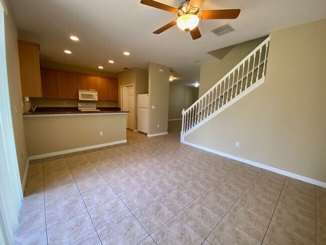 Foto del edificio - Beautiful 3/2.5 town home with a very larg...