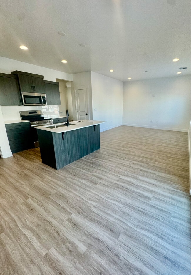 Building Photo - 5715 S Weehawken Ln