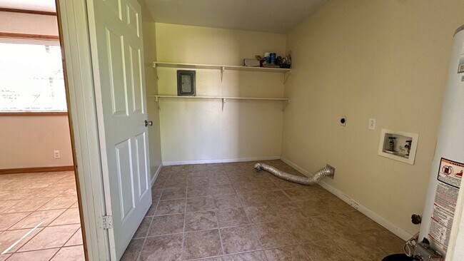 Building Photo - Gorgeous 3 bed home!