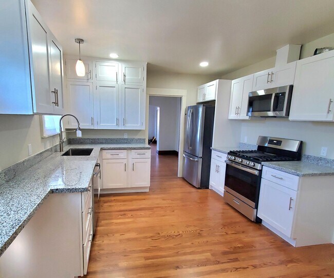 Foto del edificio - 806 Vincente Ave