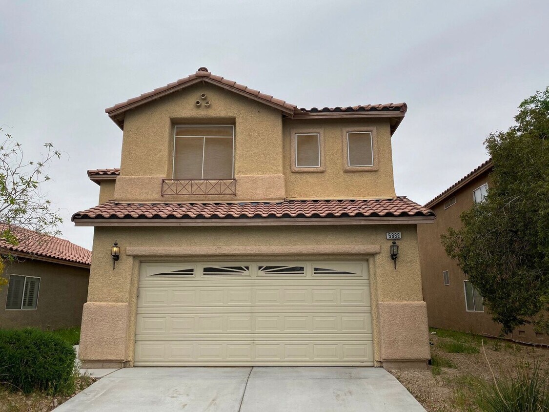 Foto principal - Beautiful & spacious home on an oversized ...