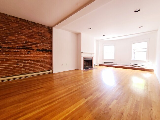 Building Photo - 1750 Washington St