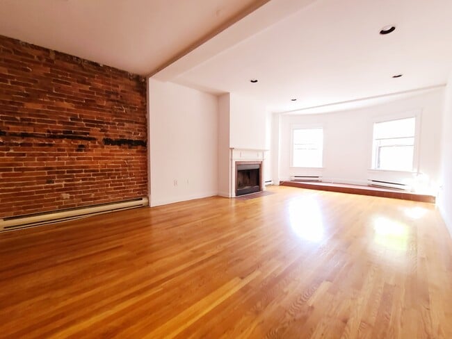Building Photo - 1750 Washington St
