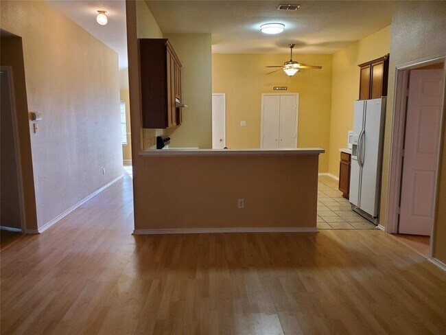 Building Photo - 1412 Morin Dr